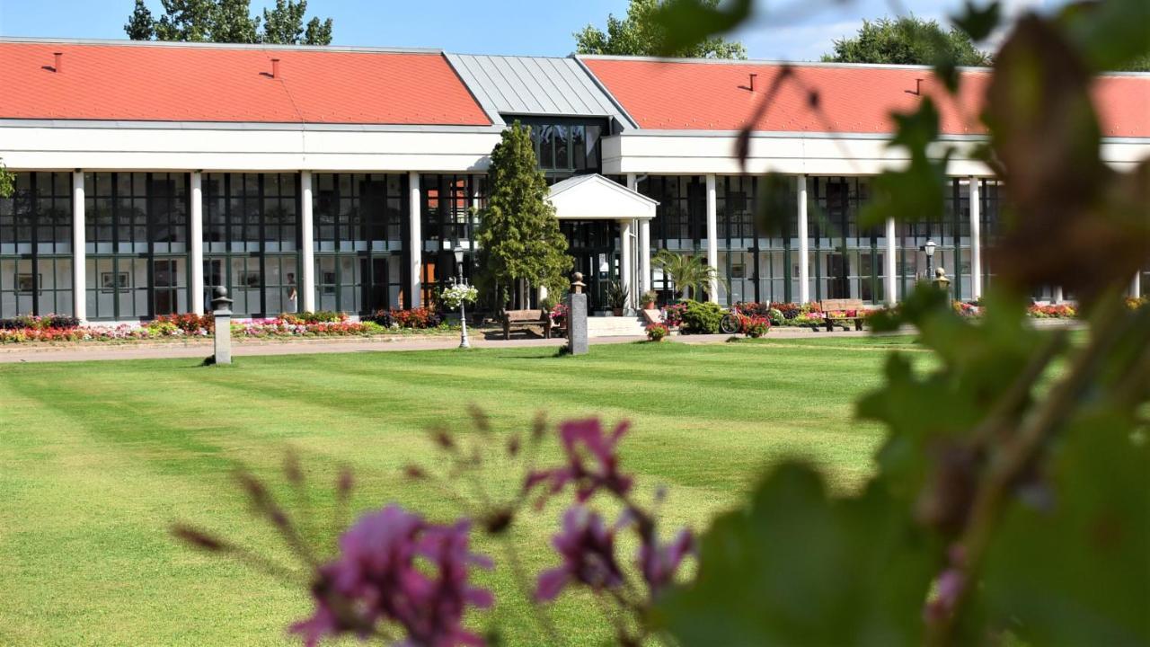 Hotel Club Tisza Lakitelek Buitenkant foto