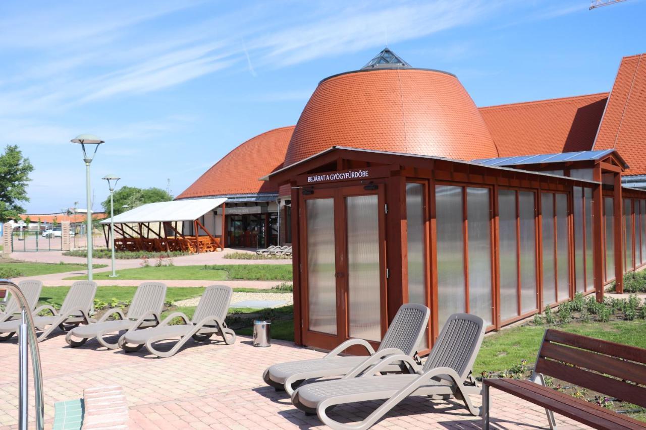 Hotel Club Tisza Lakitelek Buitenkant foto