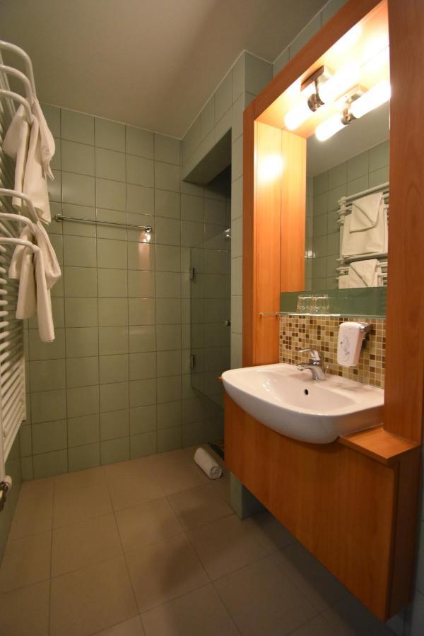 Hotel Club Tisza Lakitelek Buitenkant foto