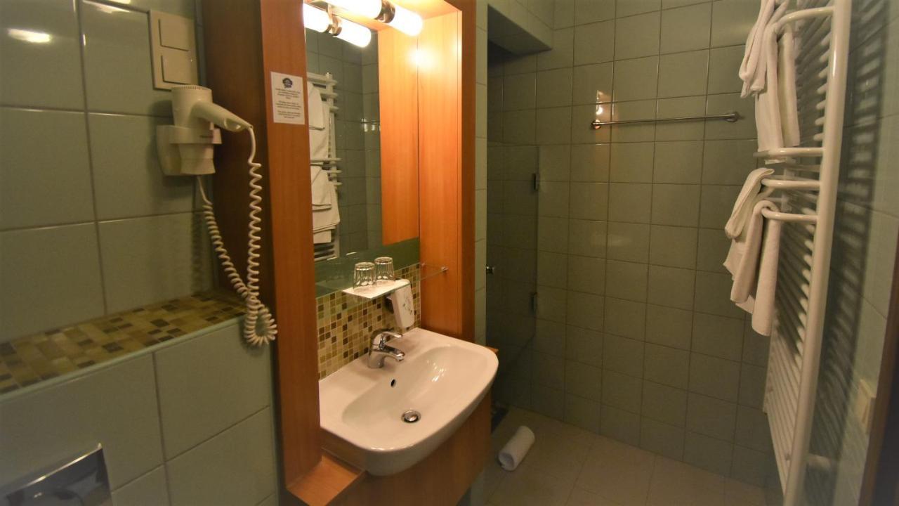 Hotel Club Tisza Lakitelek Buitenkant foto