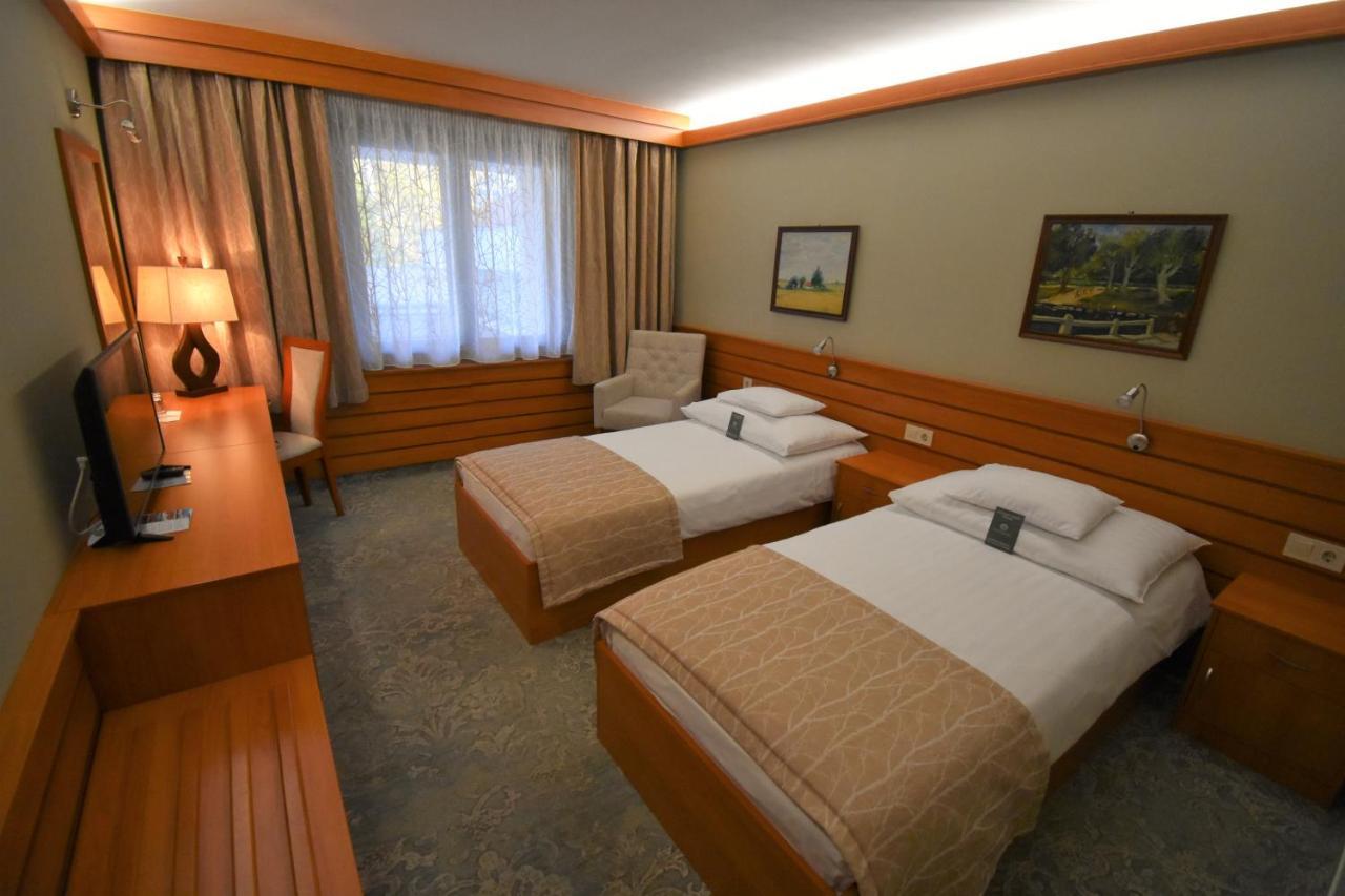 Hotel Club Tisza Lakitelek Buitenkant foto