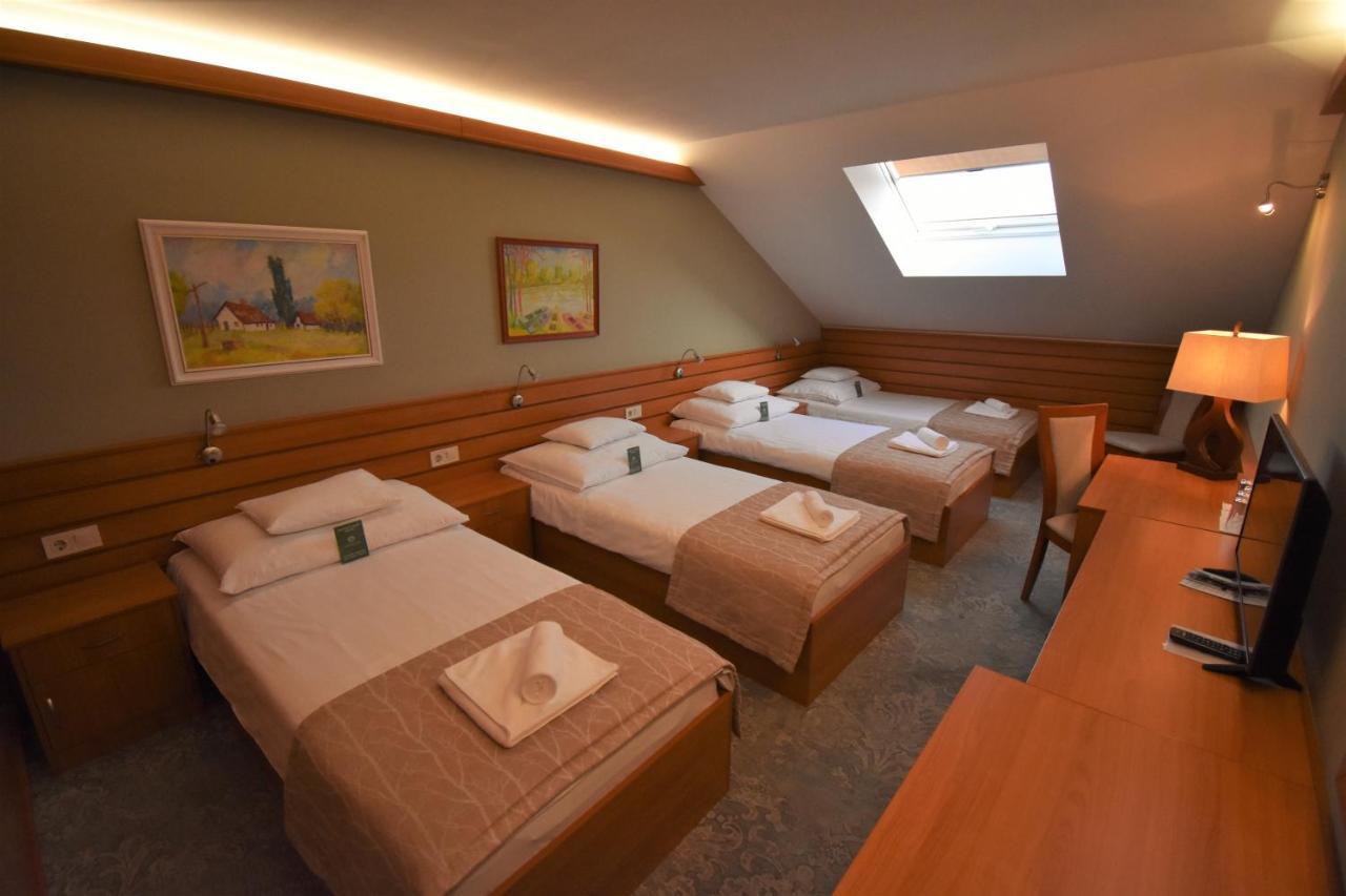 Hotel Club Tisza Lakitelek Buitenkant foto