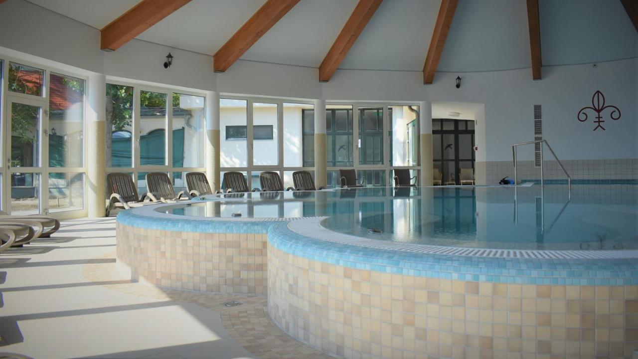 Hotel Club Tisza Lakitelek Buitenkant foto